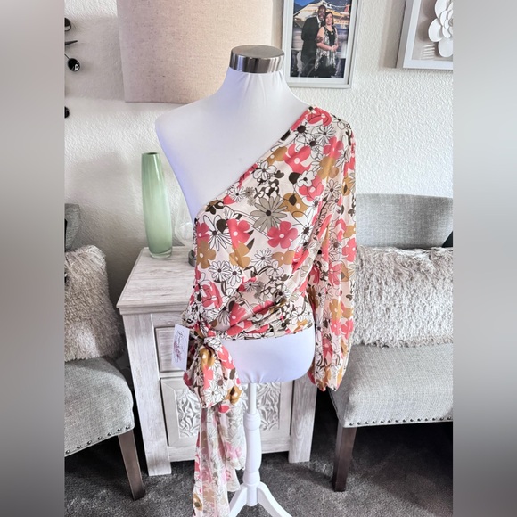 Boho Plus Size Elegant Asymmetrical Neck Blouse - Floral Print - Picture 6 of 8